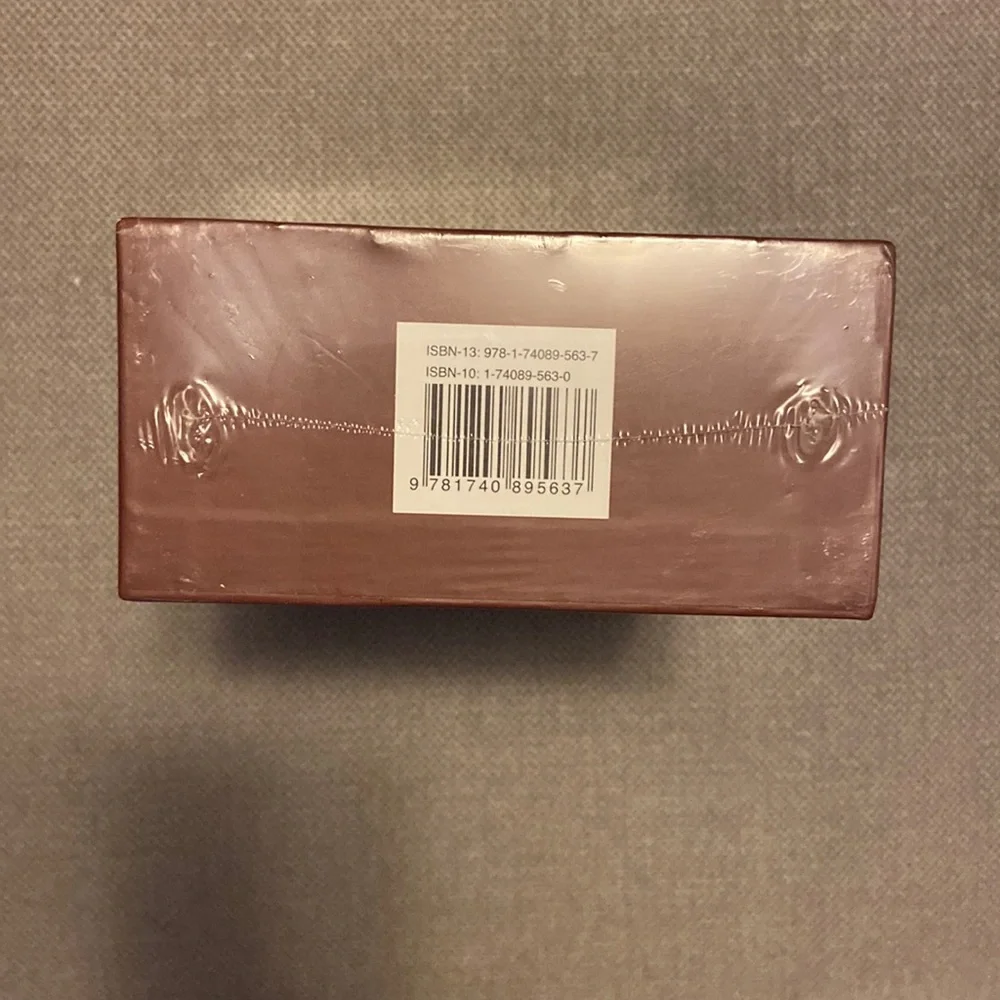 Williams Sonoma Bar &Wine guides. New cased Hard cover. Classic